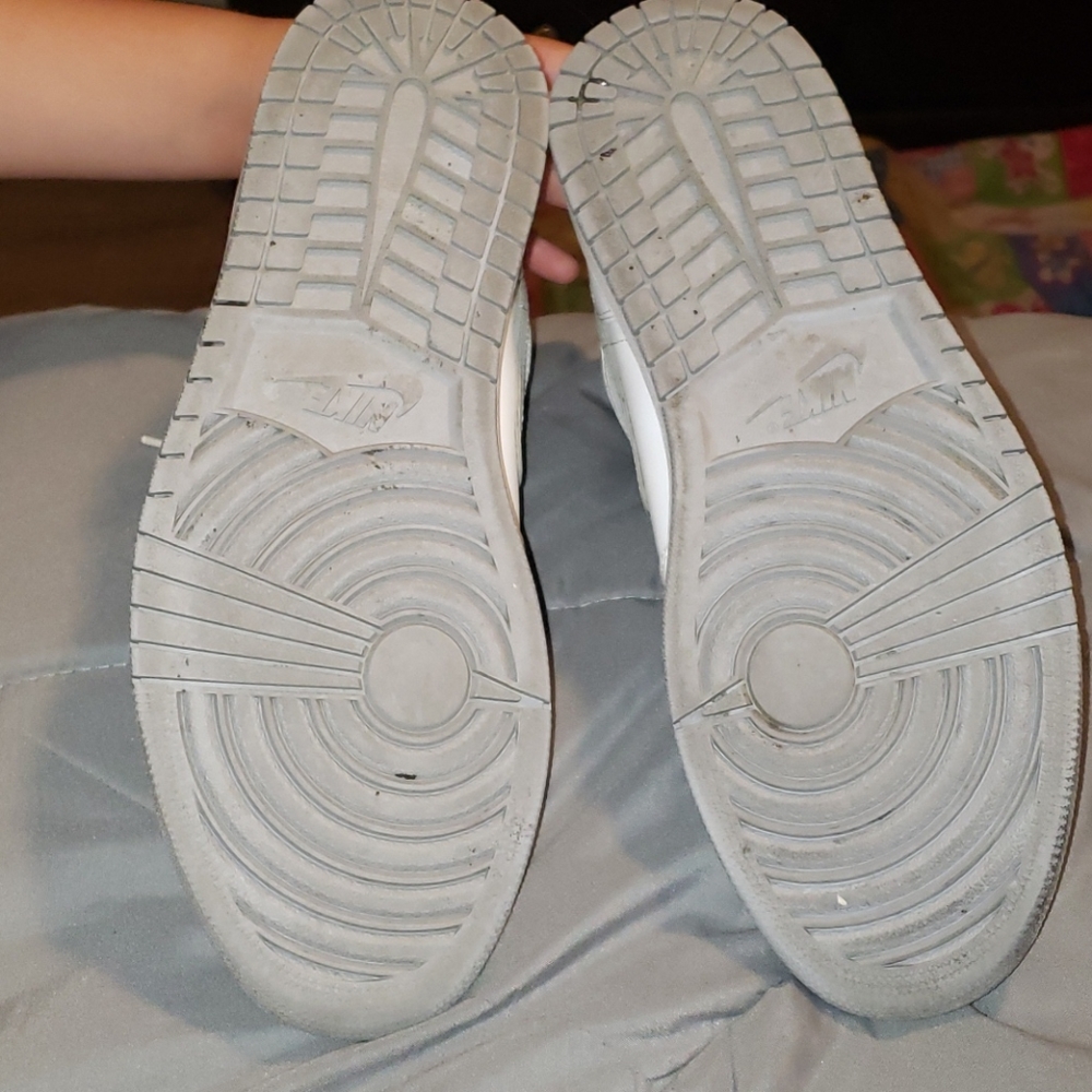 Air Jordan - Picture 3 of 4